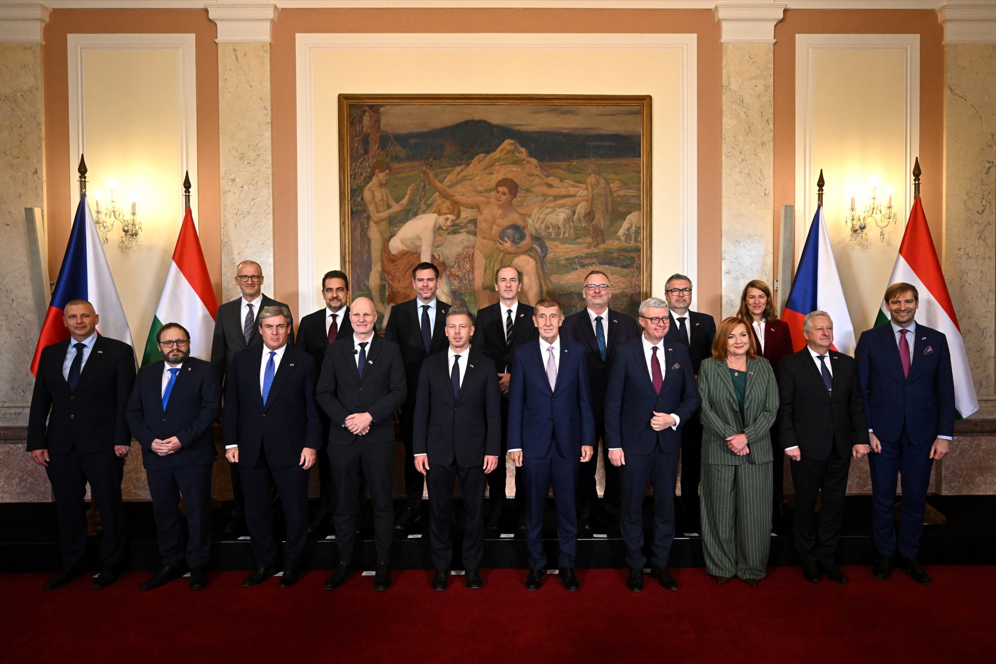 Karel Gott és az Omega aláfestésével állapodott meg Magyar Péter és Andrej Babiš, hogy gyorsvasútra gyűjtenek majd Brüsszelben