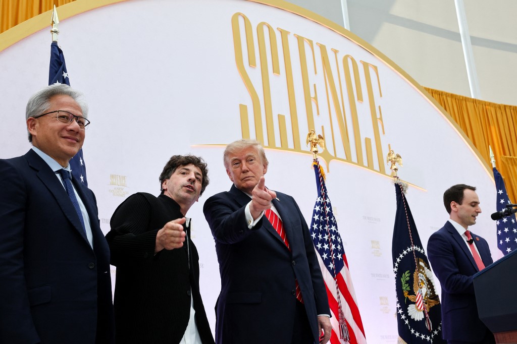 Kínai hírszerzővel állhatott kapcsolatban az Nvidia vezére, Trumpot is figyelmeztették, de nem lépett